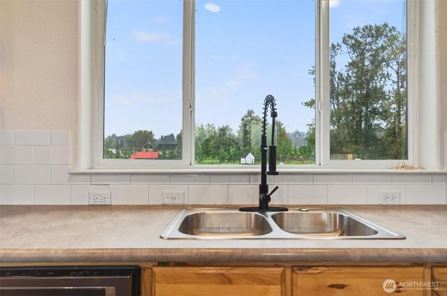 29 Little Island Lane, Cathlamet, WA 98612