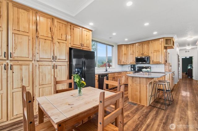 29 Little Island Lane, Cathlamet, WA 98612