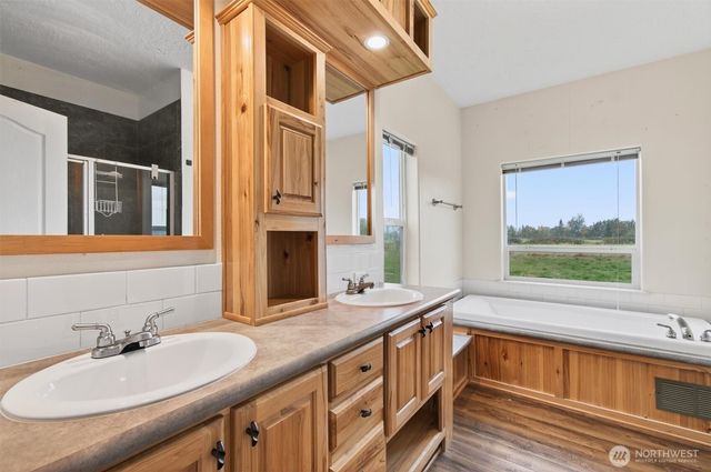 29 Little Island Lane, Cathlamet, WA 98612