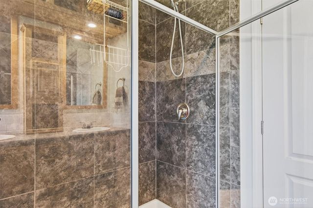 29 Little Island Lane, Cathlamet, WA 98612