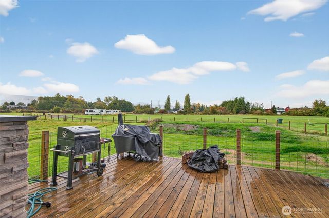 29 Little Island Lane, Cathlamet, WA 98612