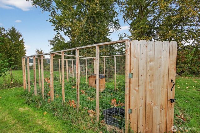 29 Little Island Lane, Cathlamet, WA 98612