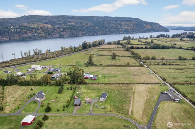 29 Little Island Lane, Cathlamet, WA 98612