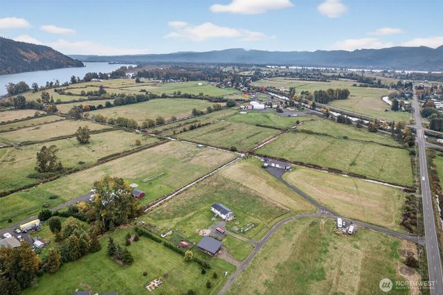 29 Little Island Lane, Cathlamet, WA 98612