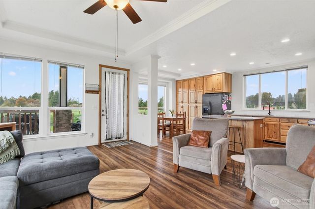 29 Little Island Lane, Cathlamet, WA 98612