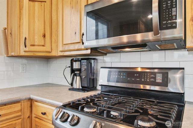 29 Little Island Lane, Cathlamet, WA 98612