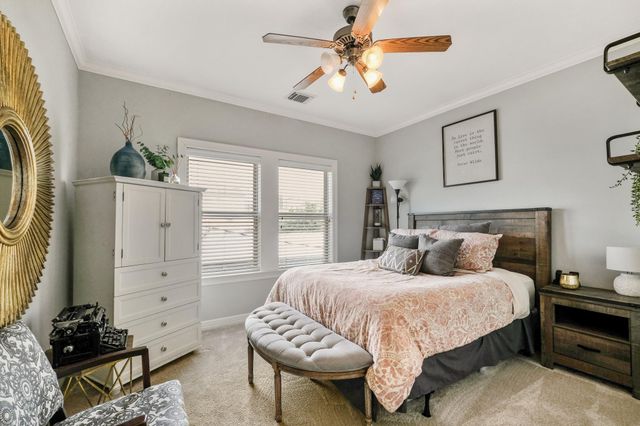 933 W 17th Street, Houston, TX 77008