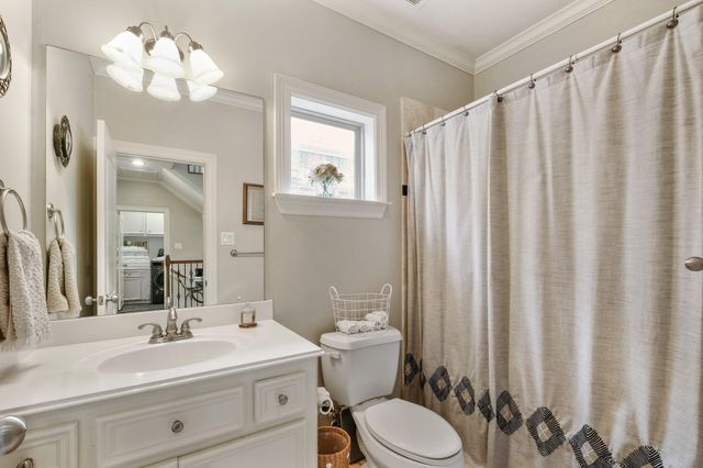 933 W 17th Street, Houston, TX 77008