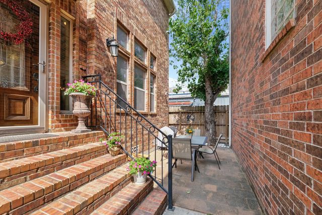 933 W 17th Street, Houston, TX 77008