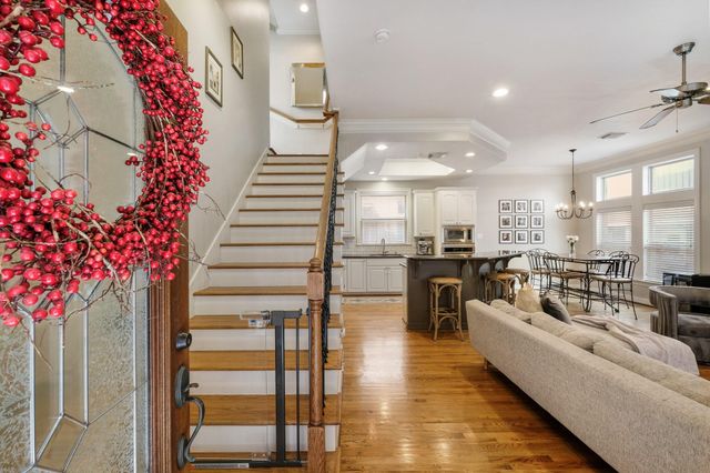 933 W 17th Street, Houston, TX 77008