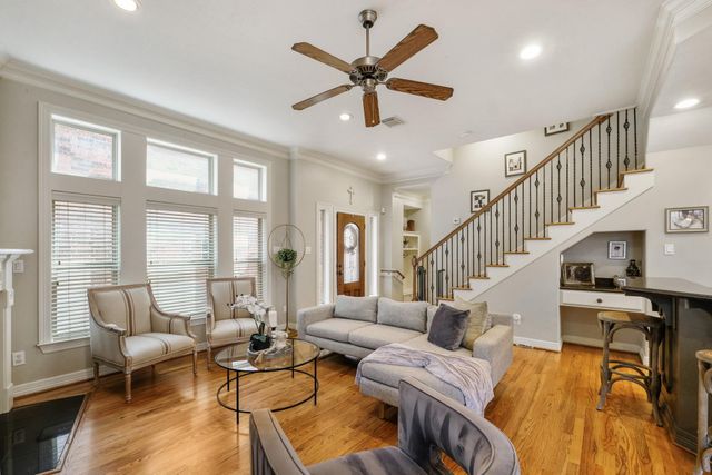 933 W 17th Street, Houston, TX 77008