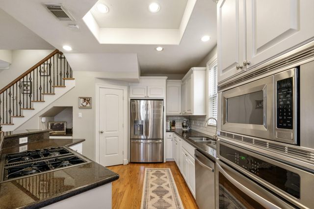 933 W 17th Street, Houston, TX 77008
