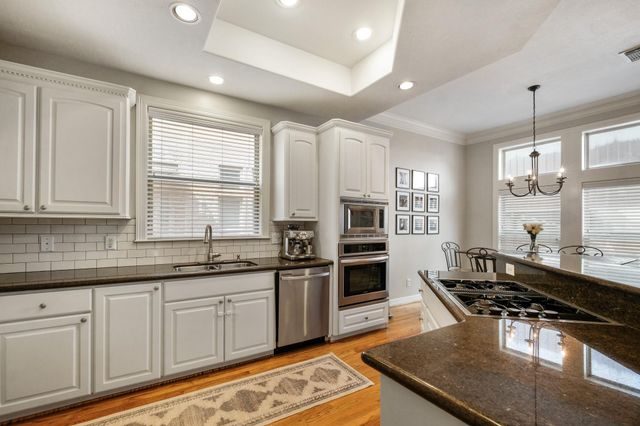 933 W 17th Street, Houston, TX 77008