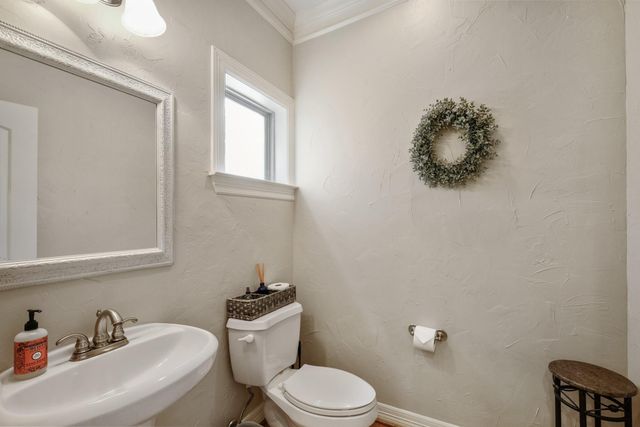 933 W 17th Street, Houston, TX 77008