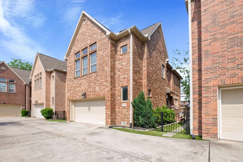933 W 17th Street, Houston, TX 77008