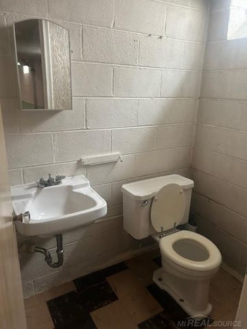 23382 Masch Avenue, Warren, MI 48091