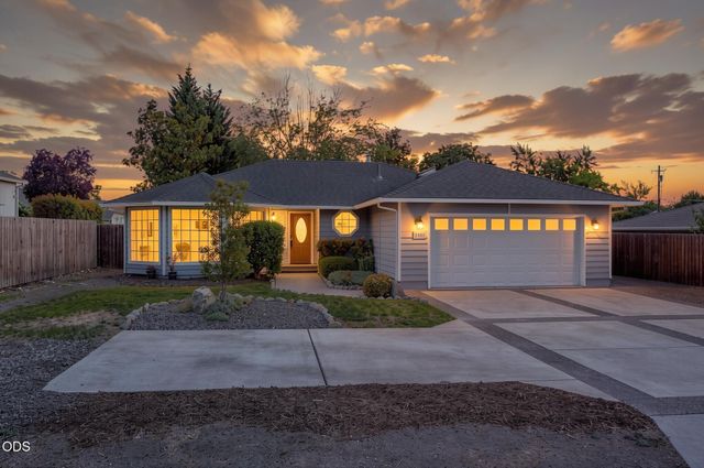 1057 Brookdale Avenue, Medford, OR 97504