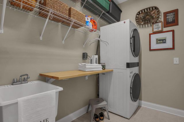 3628 Backstretch Way, Grove City, OH 43123