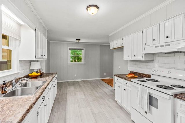 1279 Piney Grove Road, Kernersville, NC 27284