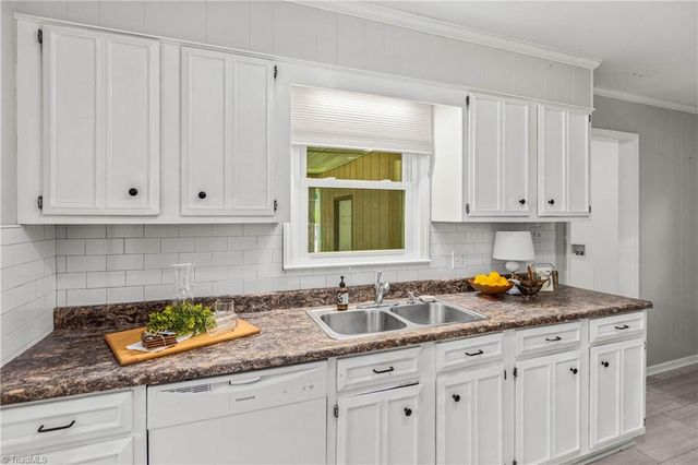 1279 Piney Grove Road, Kernersville, NC 27284
