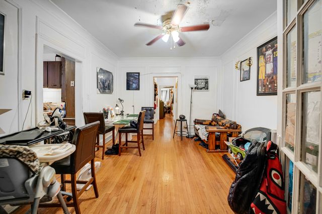 8150 S Clyde Avenue, Chicago, IL 60617