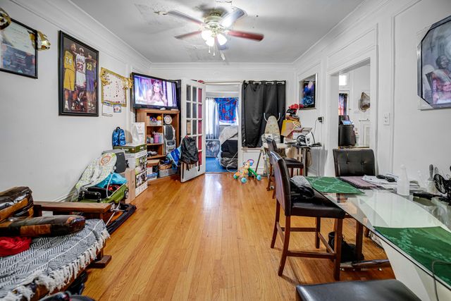 8150 S Clyde Avenue, Chicago, IL 60617