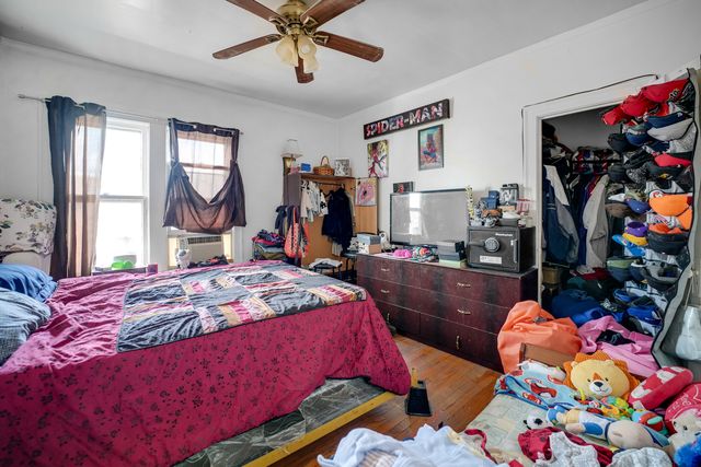 8150 S Clyde Avenue, Chicago, IL 60617