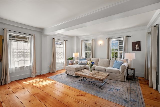 15 River St, Salem, MA 01970