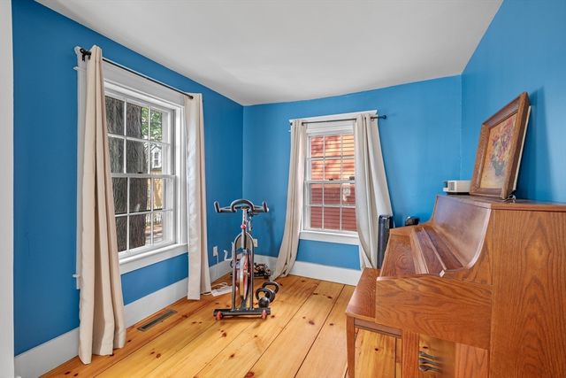 15 River St, Salem, MA 01970