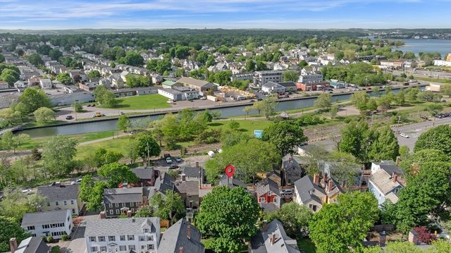 15 River St, Salem, MA 01970