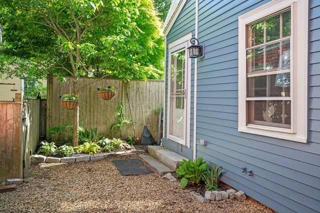15 River St, Salem, MA 01970