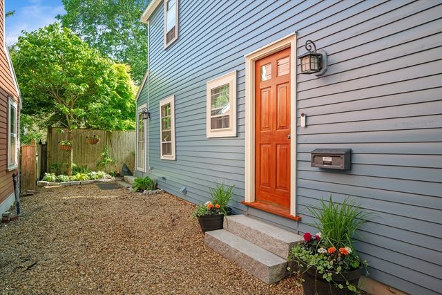 15 River St, Salem, MA 01970