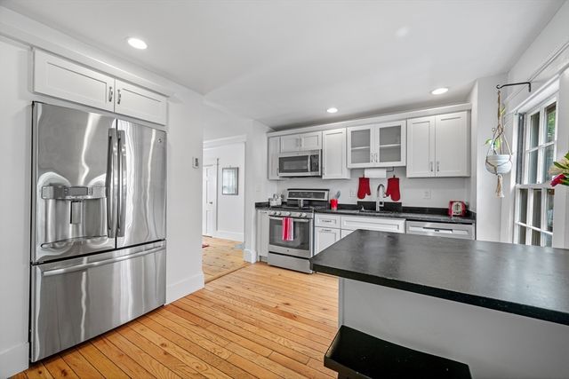 15 River St, Salem, MA 01970