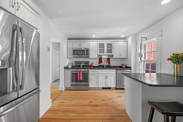 15 River St, Salem, MA 01970