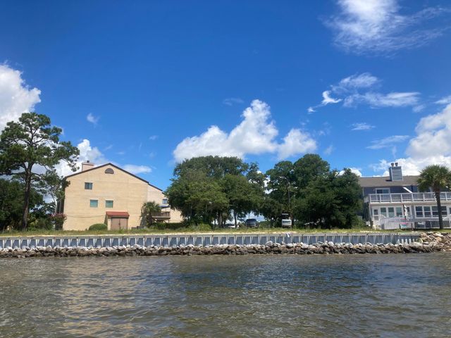 8269 Navarre Parkway, Navarre, FL 32566