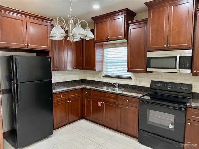 2611 E Eisenhower Avenue, Mission, TX 78573