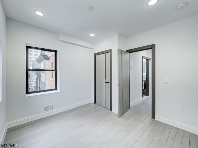 133 Clifton Pl 3, Jersey City, NJ 07304