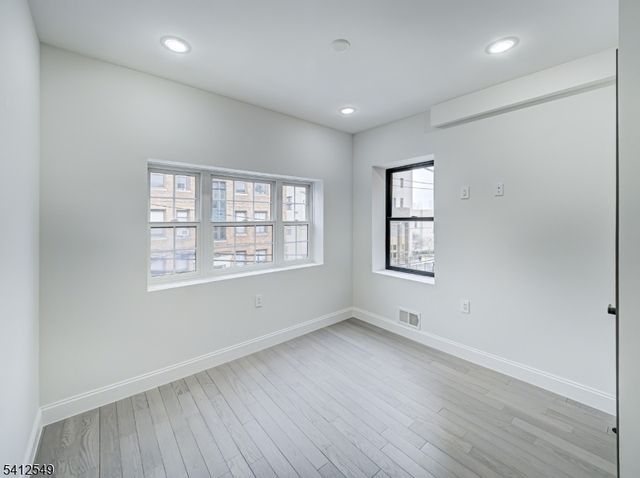 133 Clifton Pl 3, Jersey City, NJ 07304