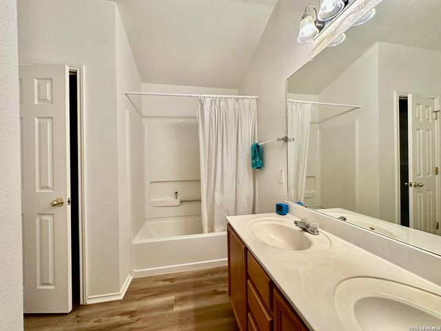 3304 Whisper Blf, Schertz, TX 78108