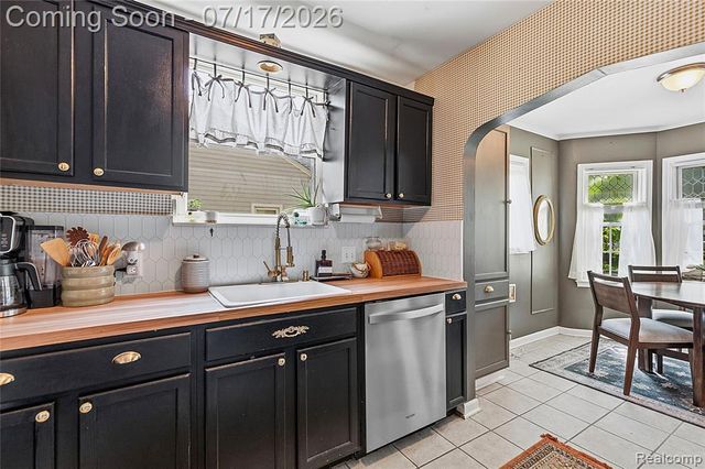 1616 N Vermont Avenue, Royal Oak, MI 48067