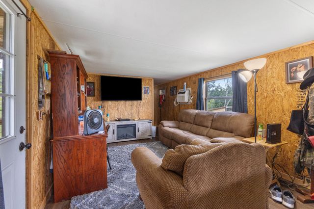 1013 Valencia Ct, Ashland City, TN 37015