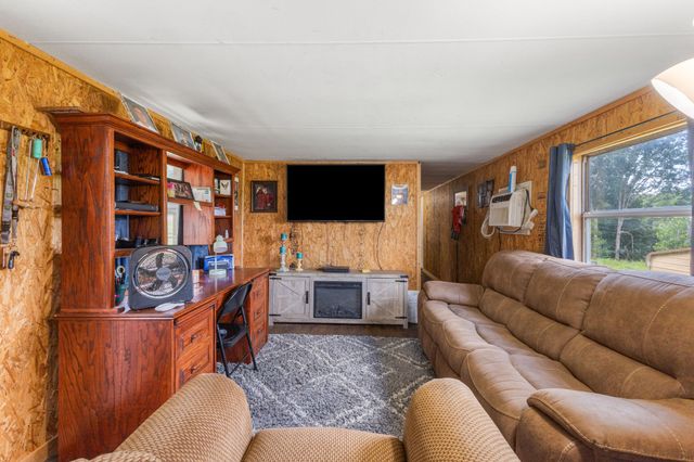 1013 Valencia Ct, Ashland City, TN 37015
