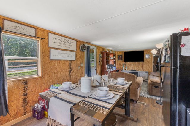 1013 Valencia Ct, Ashland City, TN 37015