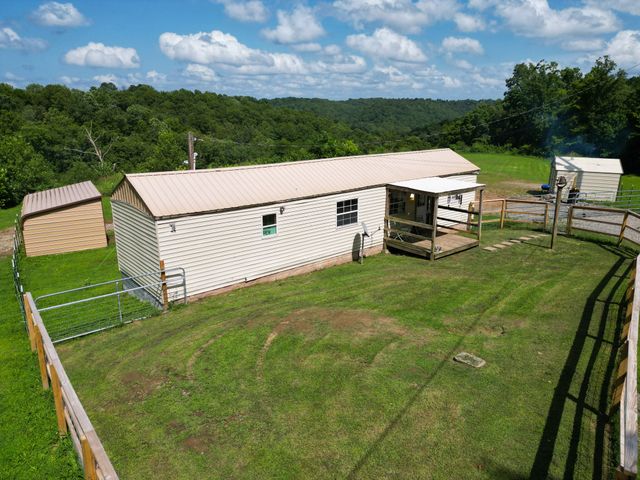 1013 Valencia Ct, Ashland City, TN 37015