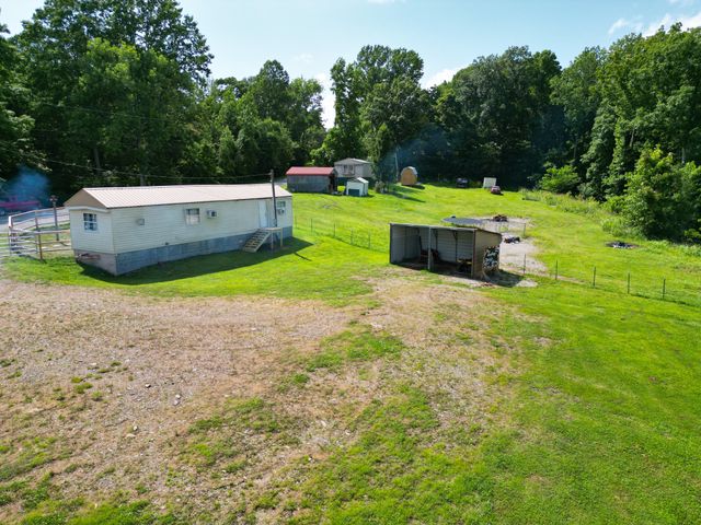 1013 Valencia Ct, Ashland City, TN 37015