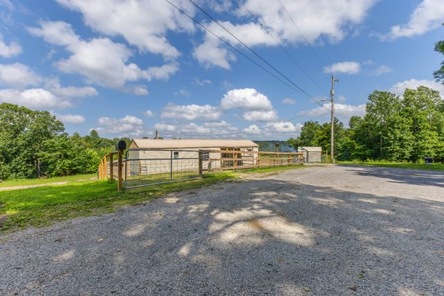 1013 Valencia Ct, Ashland City, TN 37015