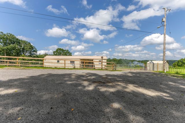 1013 Valencia Ct, Ashland City, TN 37015