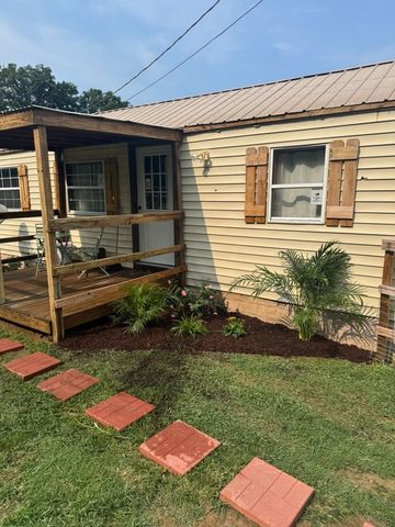 1013 Valencia Ct, Ashland City, TN 37015
