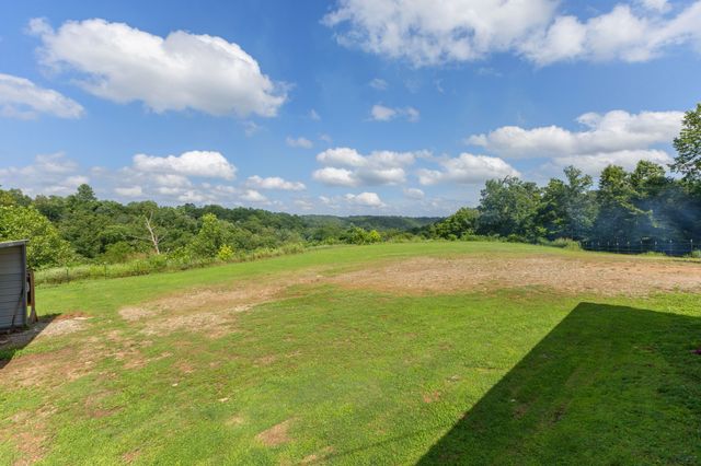 1013 Valencia Ct, Ashland City, TN 37015