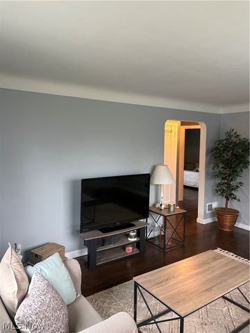 5271 W 49th Street, Parma, OH 44134